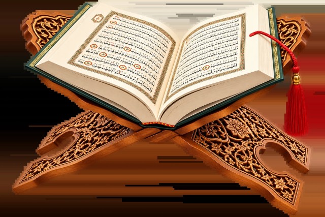 مصحف على حامل خشبي